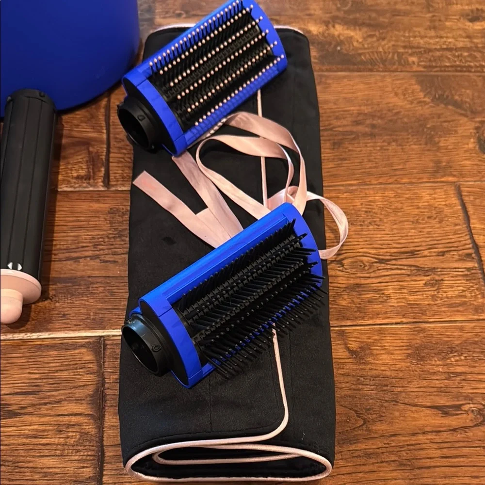 Dyson Blue and Pink Long Barrel Air Wrap with additional accessories - Picture 4 of 6